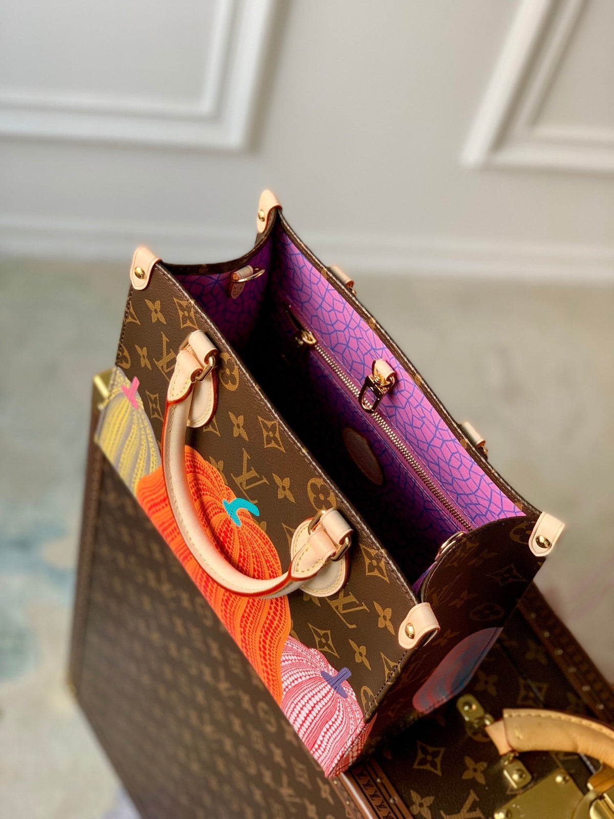 LV x YK ONTHEGO 25 IN BROWN MONOGRAM COATED CANVAS AND CALFSKIN PUMPKIN PATTERN