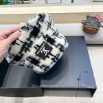 BUCKET HAT IN WHITE MIX BLACK FLEECE 404741