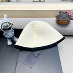 BUCKET HAT IN WHITE MIX BLACK LAMB FUR 431377