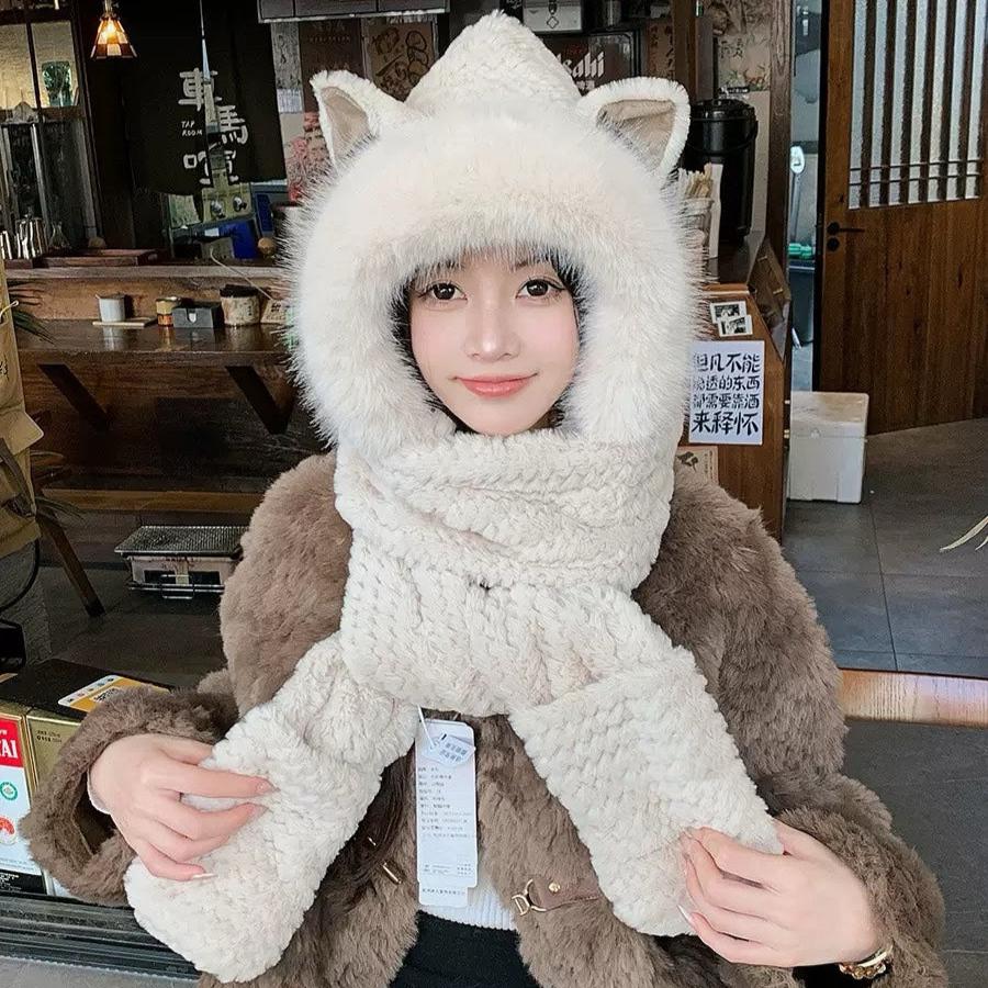 BEANIE HAT IN ALMOND BEIGEWOOL AND LAMB FUR 435075