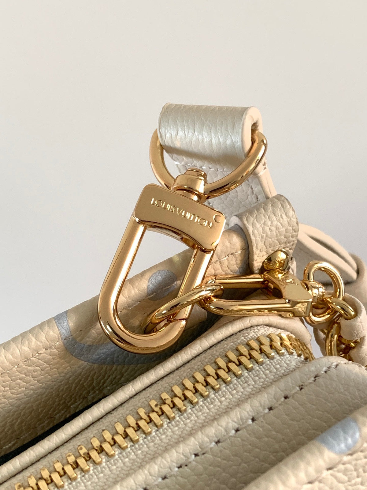 LV 25S ONTHEGO EAST WEST BAG 25 IN WHITE BLUE CALFSKIN MONOGRAM EMPREINTE