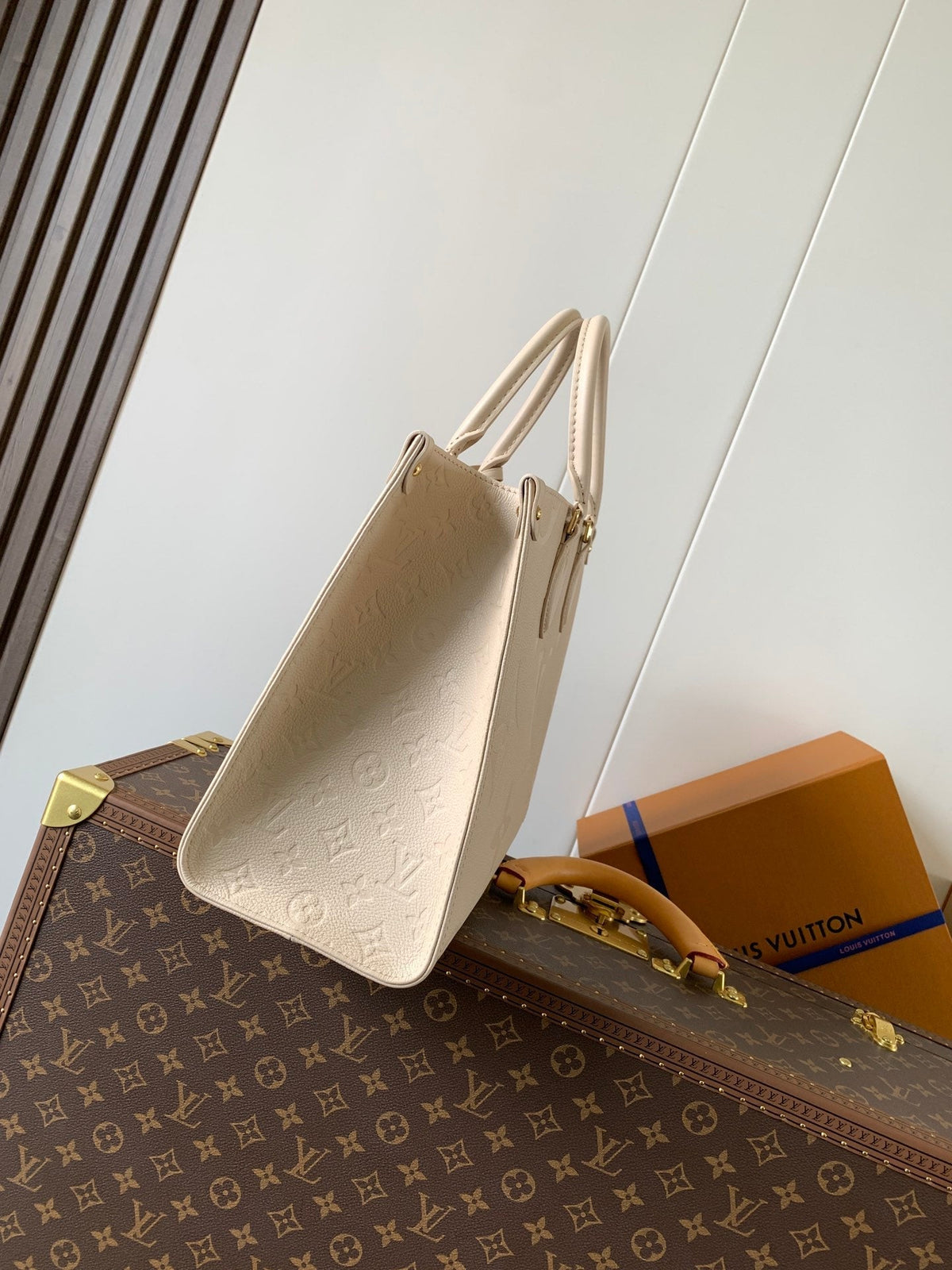 ONTHEGO 35 IN LIGHT BEIGE MONOGRAM CALFSKIN
