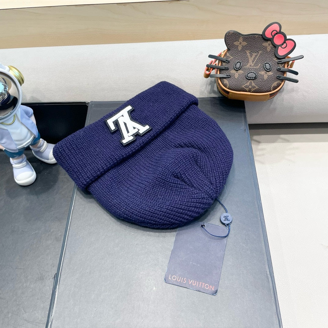 BEANIE HAT IN NAVY BLUEWOOL 435030