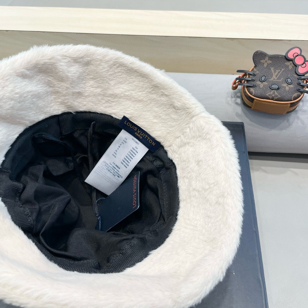 BUCKET HAT IN WHITEWOOL AND LAMB FUR 434940