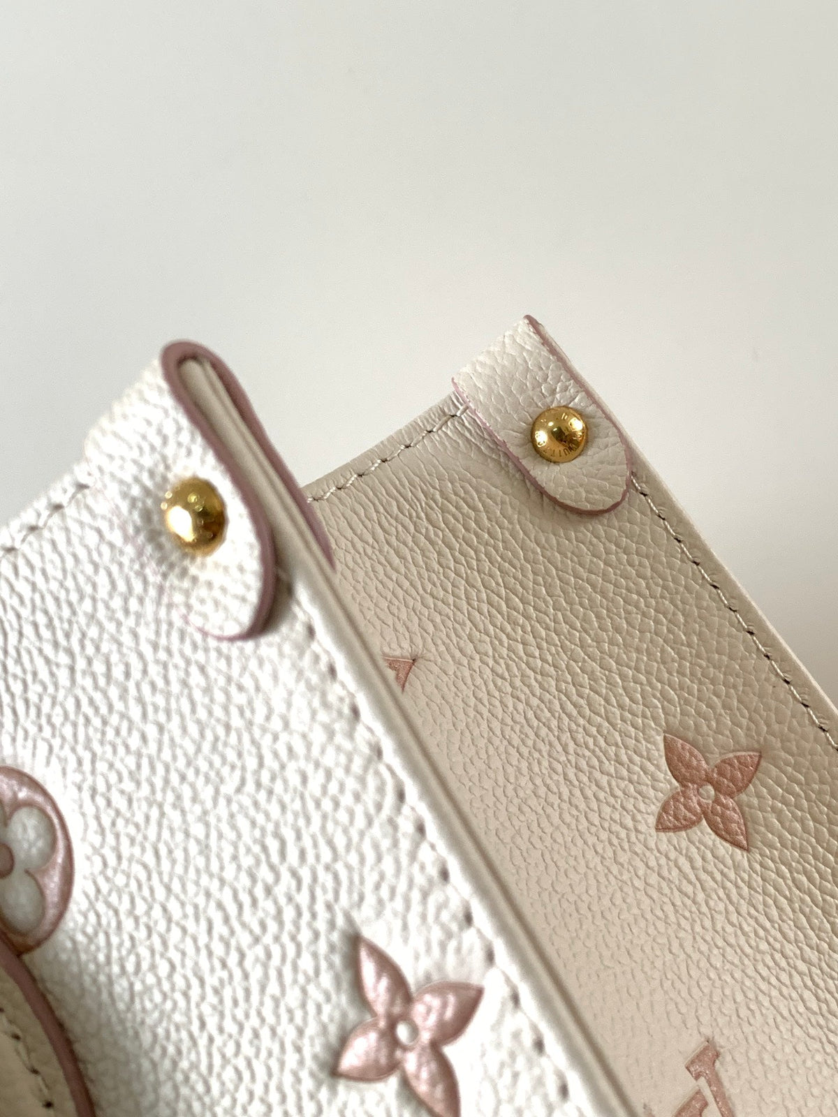 ONTHEGO 25 IN WHITE AND PINK MONOGRAM CALFSKIN