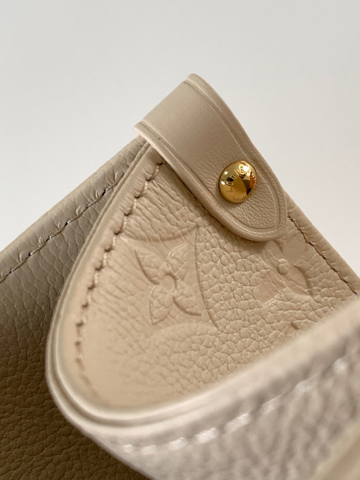 ONTHEGO 35 IN LIGHT BEIGE MONOGRAM CALFSKIN