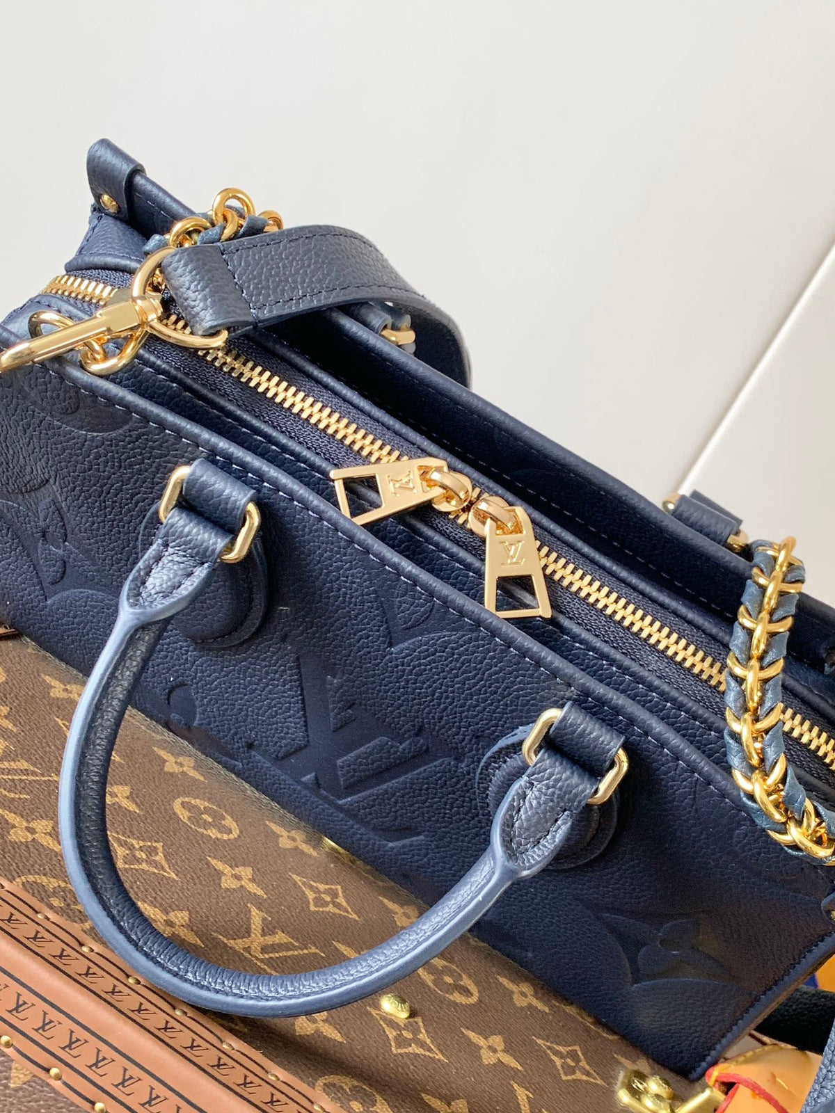LV 25S ONTHEGO EAST WEST BAG 25 IN NAVY BLUE CALFSKIN MONOGRAM EMPREINTE