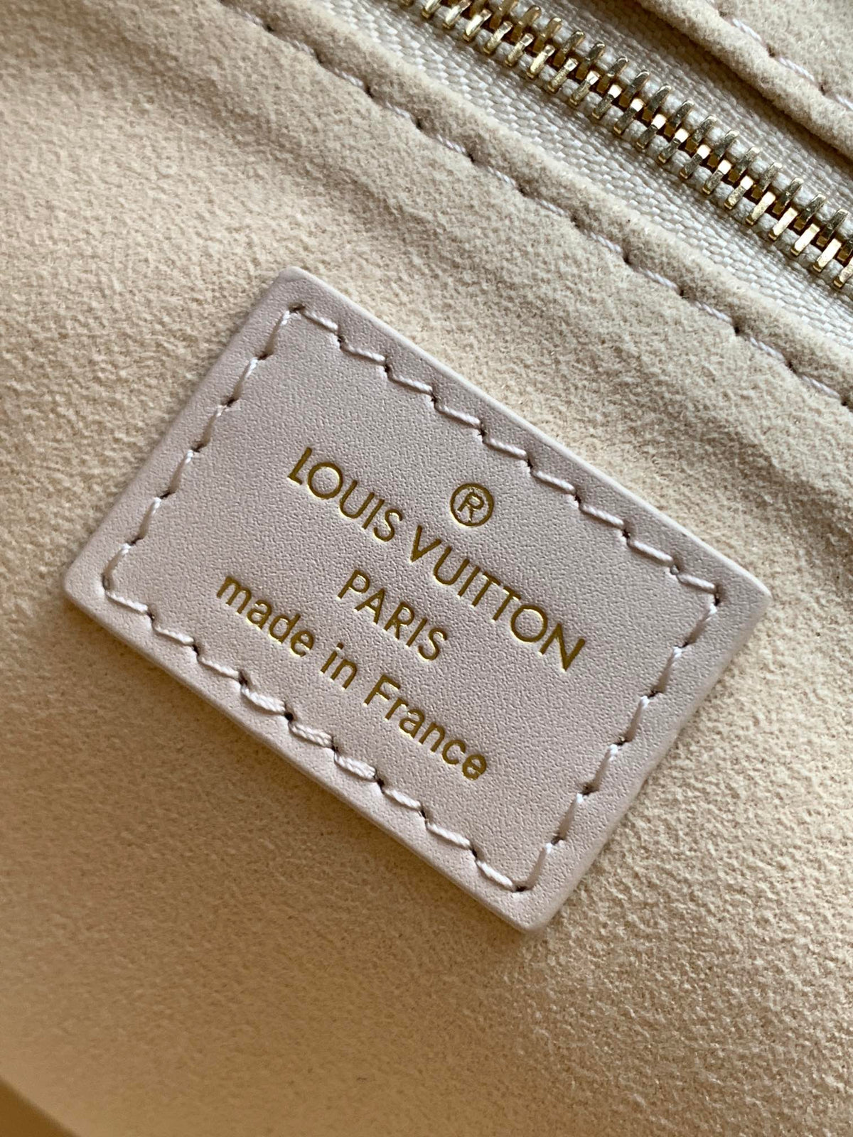 LV 25S ONTHEGO PM BAG 25 IN BEIGE DREAM EMBOSSED TEXTURED CALFSKIN