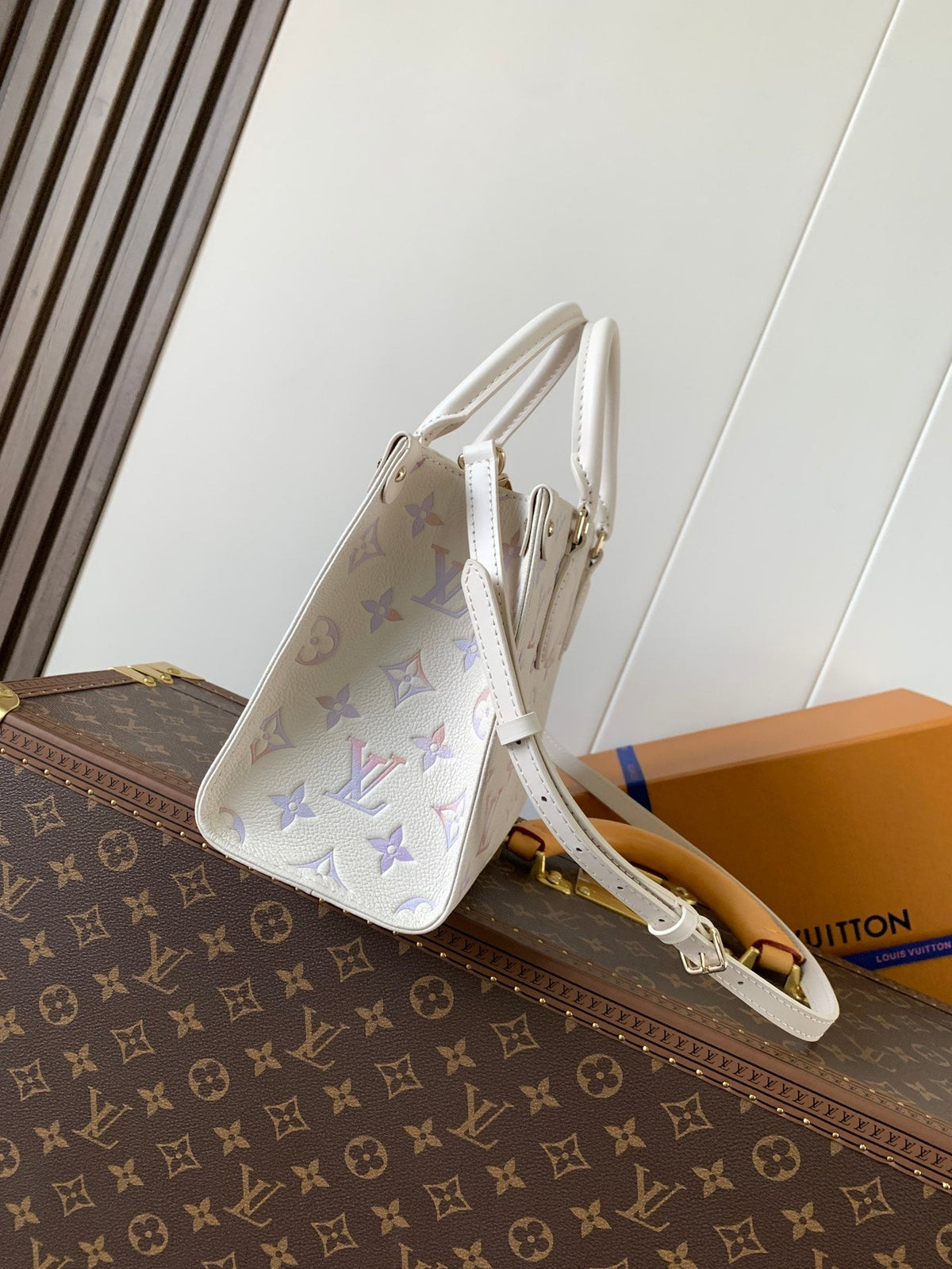 LV 25S ONTHEGO PM BAG 25 IN BEIGE DREAM EMBOSSED TEXTURED CALFSKIN